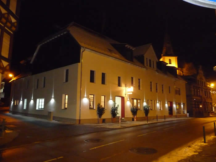 Aussenansicht bei Nacht
